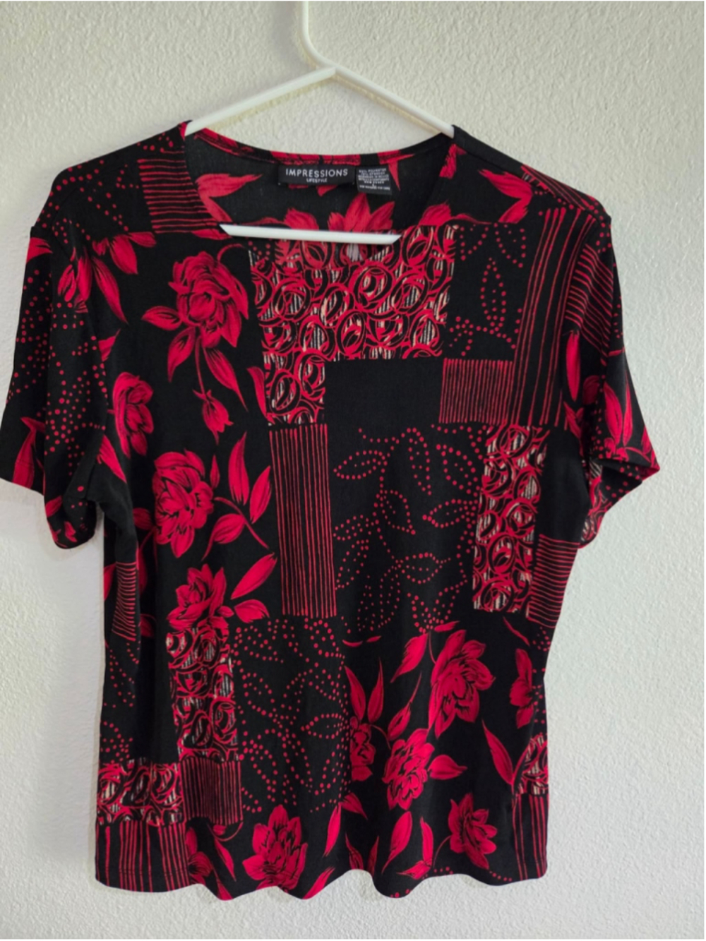 Impressions Lifestyle Women’s L Black Red Floral Print Stretch Top